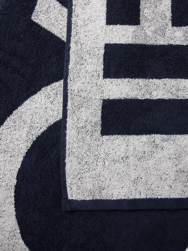 ONeill Handtuch Mit Label-Print Modell 'SEAWATER' - Marineblau 3 ONeill Handtuch Mit Label-Print Modell 'SEAWATER' - Marineblau – Bild 3