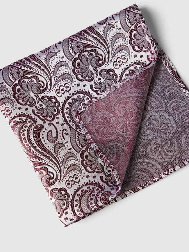 Prince Bowtie Fliege Und Einstecktuch Im Set Mit Allover-Muster - Bordeaux Rot 3 Prince Bowtie Fliege Und Einstecktuch Im Set Mit Allover-Muster - Bordeaux Rot – Bild 3