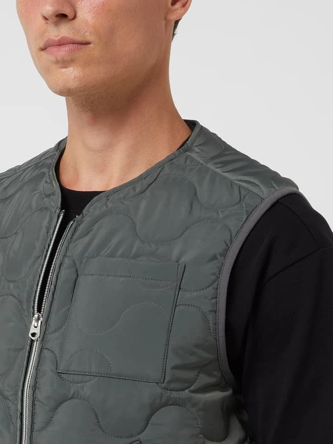 MCNEAL Steppweste Mit Brusttasche - Dunkelgrau 3 MCNEAL Steppweste Mit Brusttasche - Dunkelgrau – Bild 3