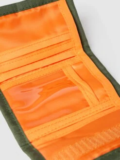 Alpha Industries Portemonnaie Mit Label-Patch Modell 'Crew Wallet' - Olivgrün -Herrenbekleidung Angebote 6cpl8chia94jch2m6h650d2b6gqj6hpm61952habacq4gd9ga5342hib64r3akqk9t6ksi1o6l732i9lako34d1kcgpjgo9k6lijce9k6cq38o9mcos3ac31clh66chlcgqj2p8