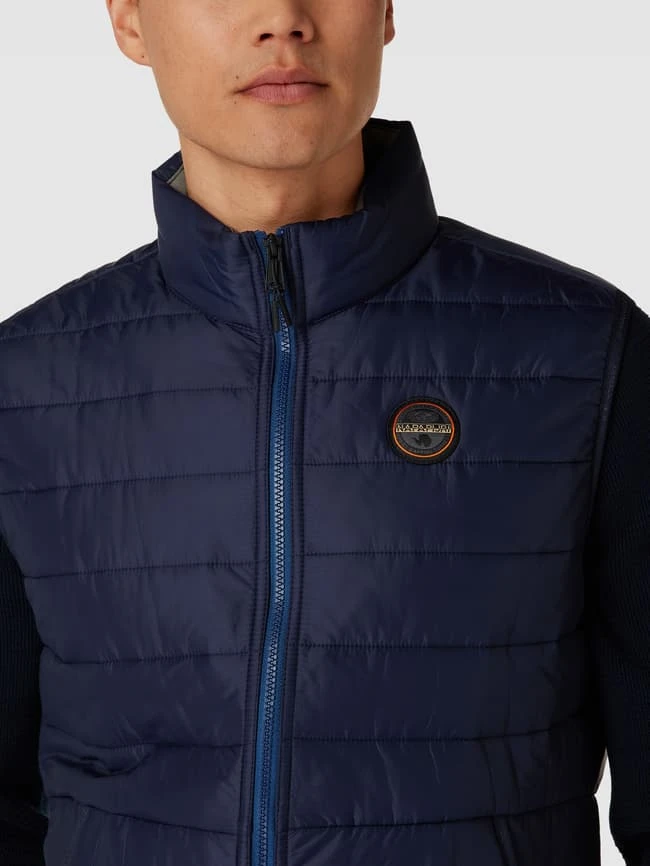 Napapijri Steppweste Mit Label-Patch Modell 'ACALMAR' - Marineblau 3 Napapijri Steppweste Mit Label-Patch Modell 'ACALMAR' - Marineblau – Bild 3