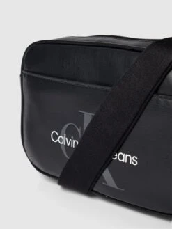 Calvin Klein Jeans Camera Bag Mit Label-Print - Schwarz -Herrenbekleidung Angebote 6h250d2b8t84mha6610k2e2790r56jpo94o4ojhgacskcjadacq44jq291b48ca48gsj2e1kap43ggig893j2dhk6hgm8pj2c4sjcp1k6dj32e316oo3cp35coq3cpj66gs3id8