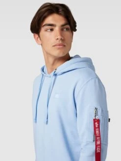 Alpha Industries Hoodie Mit Label-Applikation Modell 'X-FIT' - Hellblau -Herrenbekleidung Angebote 6h3kidq4a8s4oki26t23ck9g6gq3cgho9gr4kjql74s4ae1h8lb36jqk6534giq569932l266d456gq1853jiohi75ijae9k68p30cpkcos36e9gc4pj0d9oc4s3cp1l60o30c0