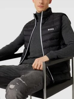 BOSS Green Steppweste Mit Label-Print Modell 'THOR' - Schwarz -Herrenbekleidung Angebote 6p64glai6p94kghla50kee1j8h9j8dae8d954hi290q4oja895ajiiab8p8kol1g9l94md236h9kqdikago30c35ccqjep9m6dij6e9k6cs30oj1cphjechm60s3icplccrjid8