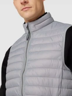 MCNEAL Steppweste Mit Stehkragen - Mittelgrau -Herrenbekleidung Angebote 6t458gqh898k6jib692jaka39d94gli19564ajaba8rj4cqe8co44ca7a4o3ij9l6d64qgq19p0jegag9so6cpj2coo6ccb465hj0p9k6tijee9i64sjcd32cgojgor2cgq6acg