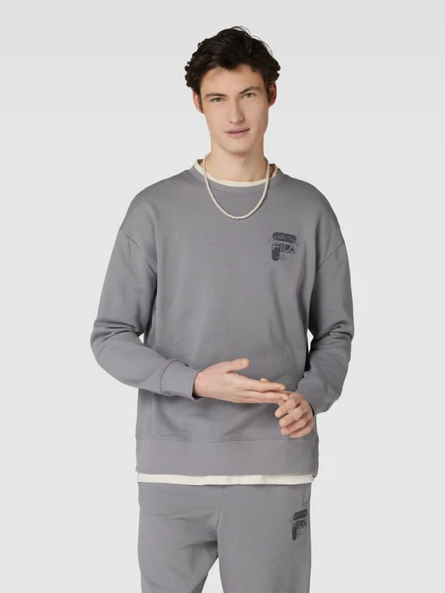 FILA Oversized Sweatshirt Mit Rundhalsausschnitt Modell 'BABEN' - Anthrazit 4 FILA Oversized Sweatshirt Mit Rundhalsausschnitt Modell 'BABEN' - Anthrazit – Bild 4