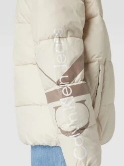 Calvin Klein Jeans Steppjacke Mit Label-Print - Offwhite -Herrenbekleidung Angebote 756kagql8d85clhiad94ghqiacskaci79kr4oe1j9t9j4eaeagp42gqc9l84qha66gr58hig914k6hpp6l3mac1k64r34oj6cpj62phk6kom8ohg60sjgphiccs3epb265ij2oo