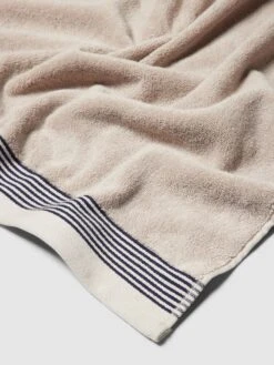 Gant Handtuch Aus Frottee - Beige -Herrenbekleidung Angebote 8d530h279d2j4daja8q58i9ma8rjij2g98o38cqja94lck2gap74ula76kpkgjak9t44qh9ga4q30kqi8so62p1l6cs32p9ocgr34p1kc8r36ohh60p3ic9kcko62d1j68ojie8