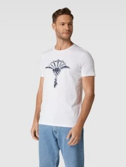 JOOP! Collection T-Shirt Mit Motiv-Print Modell 'Alerio' - Weiß 8 JOOP! Collection T-Shirt Mit Motiv-Print Modell 'Alerio' - Weiß -Herrenbekleidung Angebote 916l0h246d43idq69gol2dabaco3iiqma50kkdpk6go32h27651lcc1j6t2l0dqh8h64sdph8koj8i2b8co3coj66spjac9p64rj6chkckpmco9oc8qjiphm6ko66p1pcoomcp0