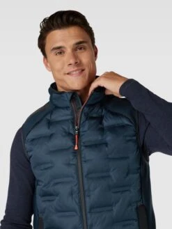 MCNEAL Steppweste Mit Stehkragen - Marineblau -Herrenbekleidung Angebote 9p64uiqh717kgd23acokggai68q3ada2ap4l6l229kq4chq49gq4ohi48p842laga0o56l289p5l2hpl953jec9pckr68p9kcgr68ohk6pj3ge9h65i3goj5cdi34cr4copjedg