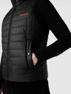 HUGO Steppweste Mit Label-Print Modell 'Bentino' - Schwarz -Herrenbekleidung Angebote a0s42k1j697j0h1l6l7j4i9g9kp4qkidah148cqk8t14ck299kqkcdqbaks4kk1j99156kai9h7j8k2b8p3mcopiccr34dpncpj3ae1kclgmaohh64r3gcpg68rj8or3c4qm6oo