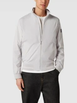 Pierre Cardin Jacke Mit Label-Patch - Stein -Herrenbekleidung Angebote aks4eiikah2ksghi98ok6gah7124ghho9csjid9n9p9k6iac60r52ka660o34d276t9l2jhl6l348iie68o64c3575gm2d9j6gp30e9k68omaohk6srjachic4rjco9kckq32e0