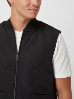 CK Calvin Klein Weste Mit Stehkragen - Schwarz 7 CK Calvin Klein Weste Mit Stehkragen - Schwarz -Herrenbekleidung Angebote ap4l4lab6tb4cihnad7jgiqf6t2l2daj98o42dq36l25ad2d6h65ai2e88okahpg652k2dq99gol2ca68l3j0ohj68rm4db4c9gm4dhk6ti3cohlclgjapb275ij0e356crj8o8